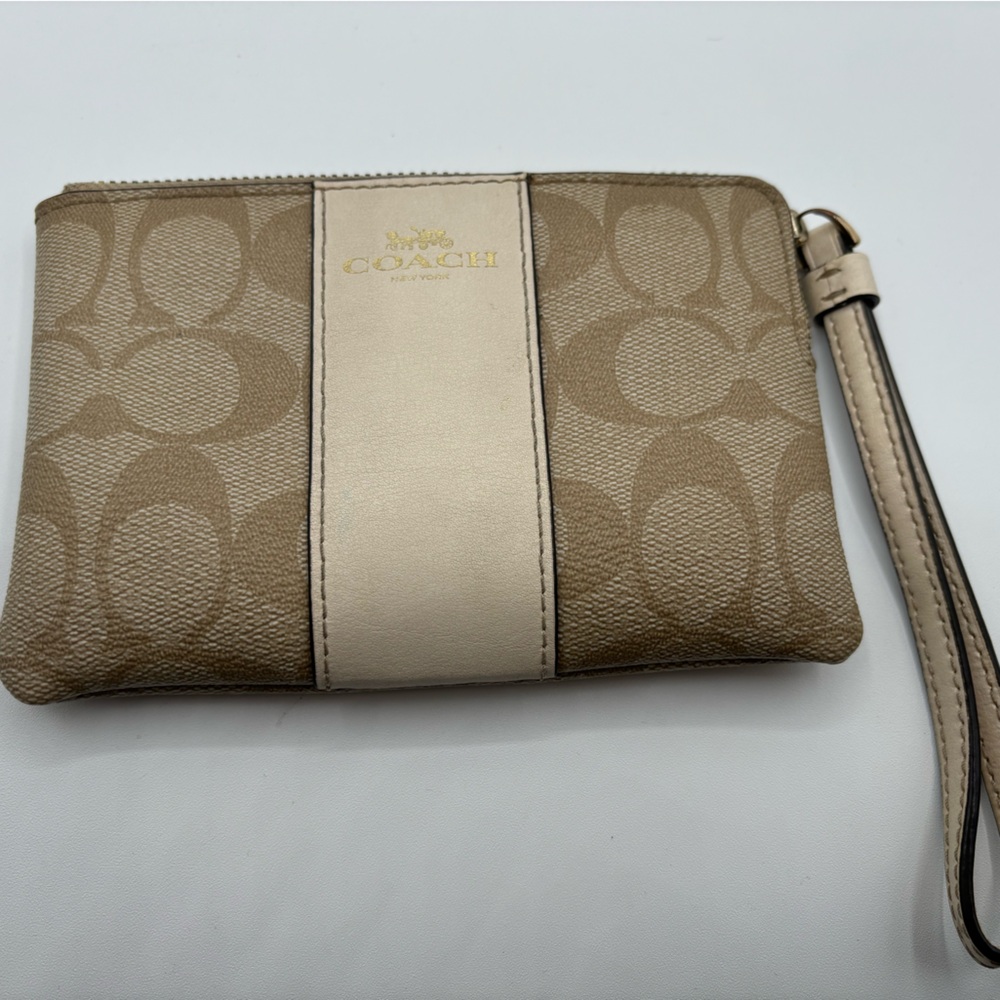 Coach wristlet excellent condition signature c pattern